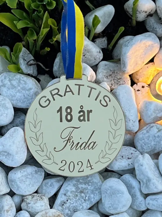 Exklusiv Svensk Guldmedalj i plast med Blågult Band - 7 cm